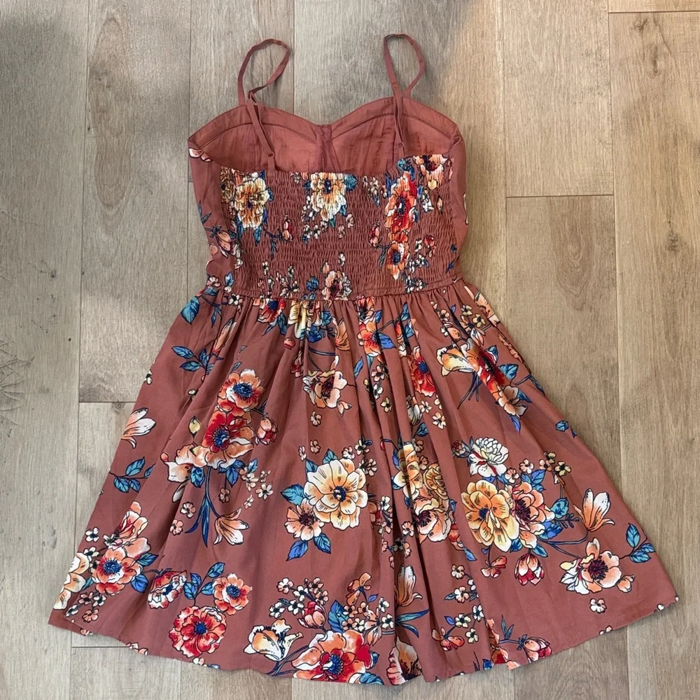 Floral Dress with pockets and adjustable straps. - Picture 4 of 12